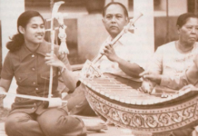 สมเด็จพระกนิษฐาธิราชเจ้า กรมสมเด็จพระเทพรัตนราชสุดาฯ สยามบรมราชกุมารี ขณะทรงดนตรี เพลง ไทยดำเนินดอย กรมสมเด็จพระเทพฯ เพลงไทยดำเนินดอย