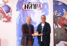 ขรรค์ชัย บุนปาน อรุณ วัชระสวัสดิ์ มอบรางวัลมติชนอวอร์ด 2024 ปรากฏการณ์มติชน 2024