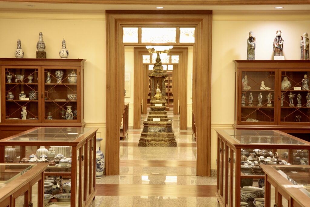 ห้องเครื่องเจียระไน ป้านชา กระเบื้องเคลือบ พิพิธภัณฑ์มหาราชานุสรณ์ ร.4