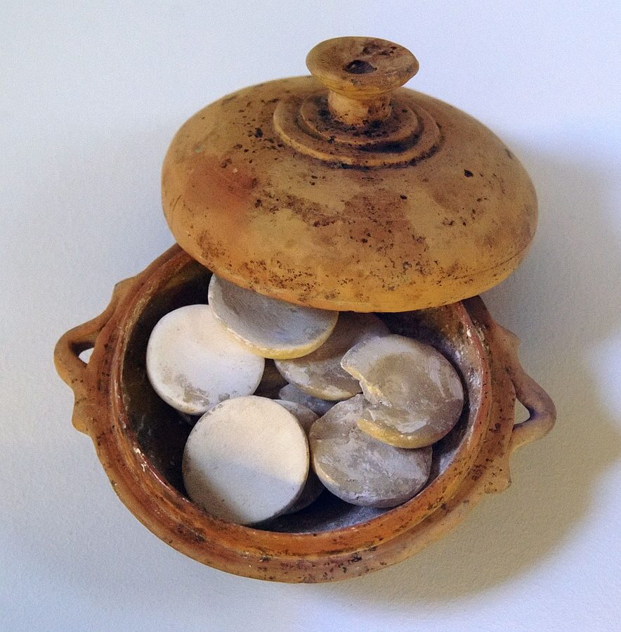 “ตะกั่วขาว” ส่วนผสมหลักในการทำรองพื้นเวนิเชียน เซรูส (Venetian ceruse)