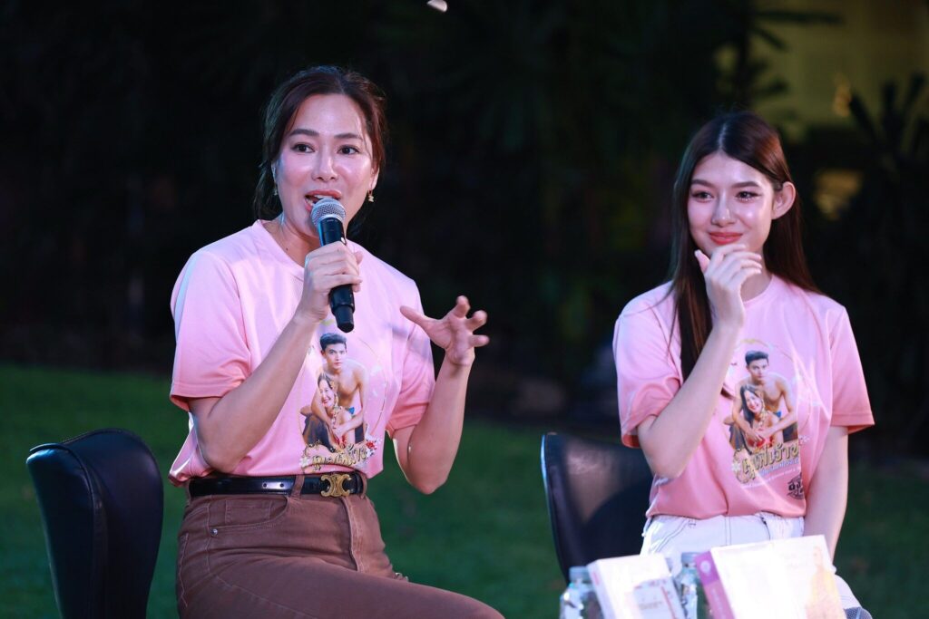 จอย-รินลณี ศรีเพ็ญ ผู้รับบท “แม่แฟง” และ อภัสสรา สนแสบ รับบท “นกน้อย” จากละคร “คุณพี่เจ้าขาดิฉันเป็นห่านมิใช่หงส์”