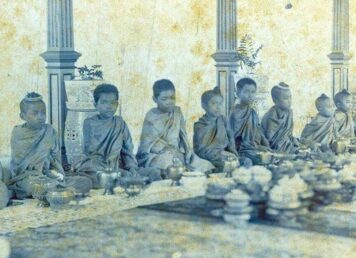 เจ้านาย เล่นเป็นพระ พระสงฆ์ สามเณร