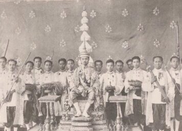 สมเด็จพระเจ้าลูกยาเธอ เจ้าฟ้าประชาธิปกศักดิเดชน์ กรมขุนศุโขไทยธรรมราชา ทรงขึ้นครองราชย์