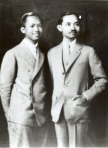 รัชกาลที่ 7 และ พระองค์เจ้าจิรศักดิ์ พระราชโอรสบุญธรรม นามสกุลศักดิเดชน์