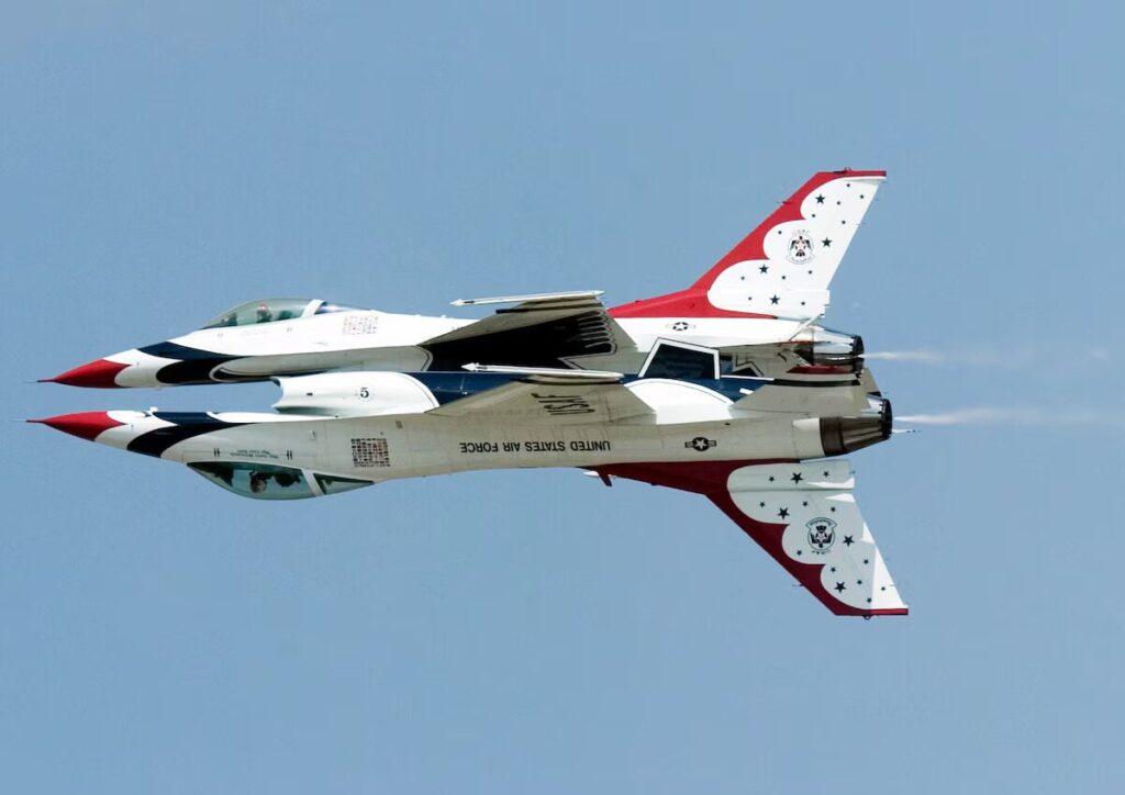 Thunderbirds ฝูงบินผาดแผลง กองทัพอากาศ สหรัฐ