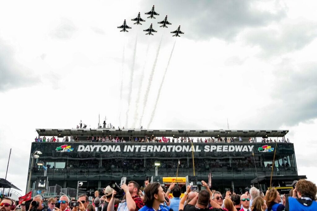 Thunderbirds ฝูงบินผาดแผลง กองทัพอากาศ สหรัฐ