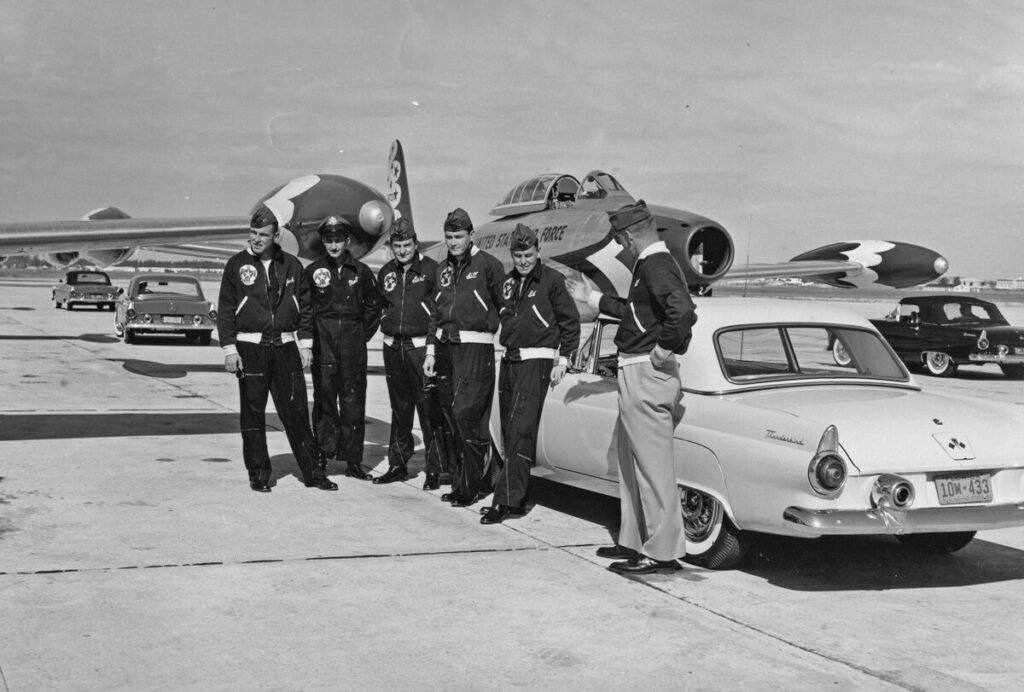 Thunderbirds ฝูงบินผาดแผลง กองทัพอากาศ สหรัฐ