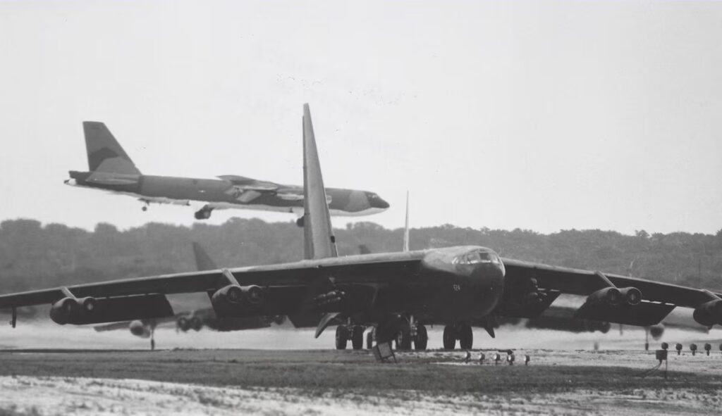 เครื่องบิน B-52 ฐานทัพอากาศแอนเดอร์เซน กวม สงครามเวียดนาม ยุทธการอาร์กไลต์ เวียดกง