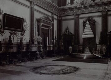 ท้องพระโรงกลาง พระที่นั่งจักรีมหาปราสาท ภาพถ่ายเก่าสมัยรัชกาลที่ 5 ประกอบเรื่อง พระวิญญาณรัชกาลที่ 3