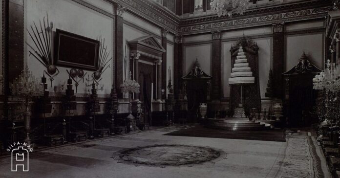 Cover photo ท้องพระโรงกลาง พระที่นั่งจักรีมหาปราสาท ภาพถ่ายเก่าสมัยรัชกาลที่ 5 ประกอบเรื่อง พระวิญญาณรัชกาลที่ 3