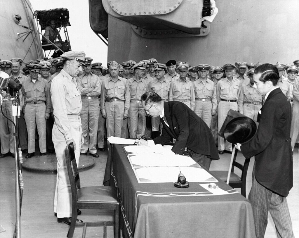 การลงนามยอมแพ้ ญี่ปุ่น เรือ USS Missouri 