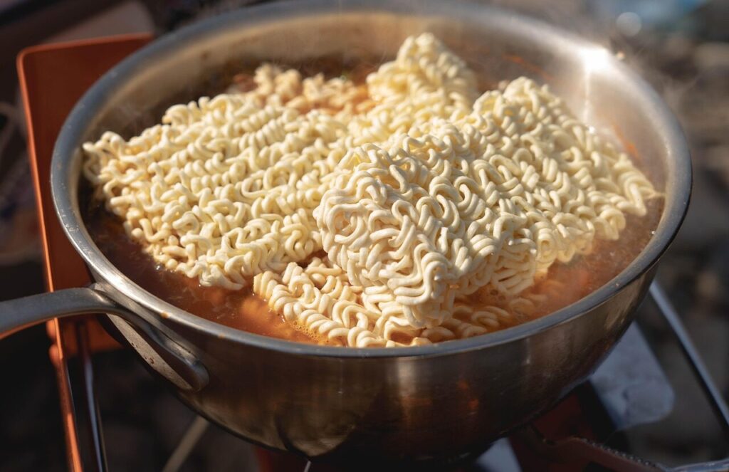 บะหมี่กึ่งสำเร็จรูป มาม่า