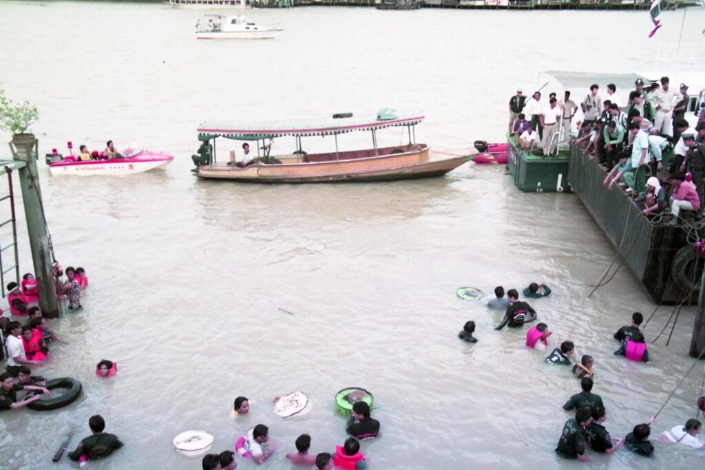 โศกนาฏกรรมโป๊ะล่ม ท่าพรานนก