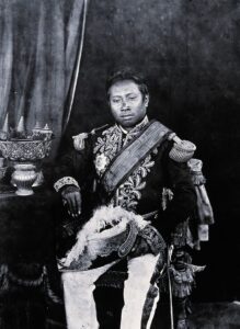พระองค์ราชาวดี สมเด็จพระนโรดมบรมรามเทวาวตาร ที่ รัชกาลที่ 4 จะ พระราชทาน ภรรยา คือ หม่อมราชวงศ์ตาด หรือ หม่อมตาด ให้