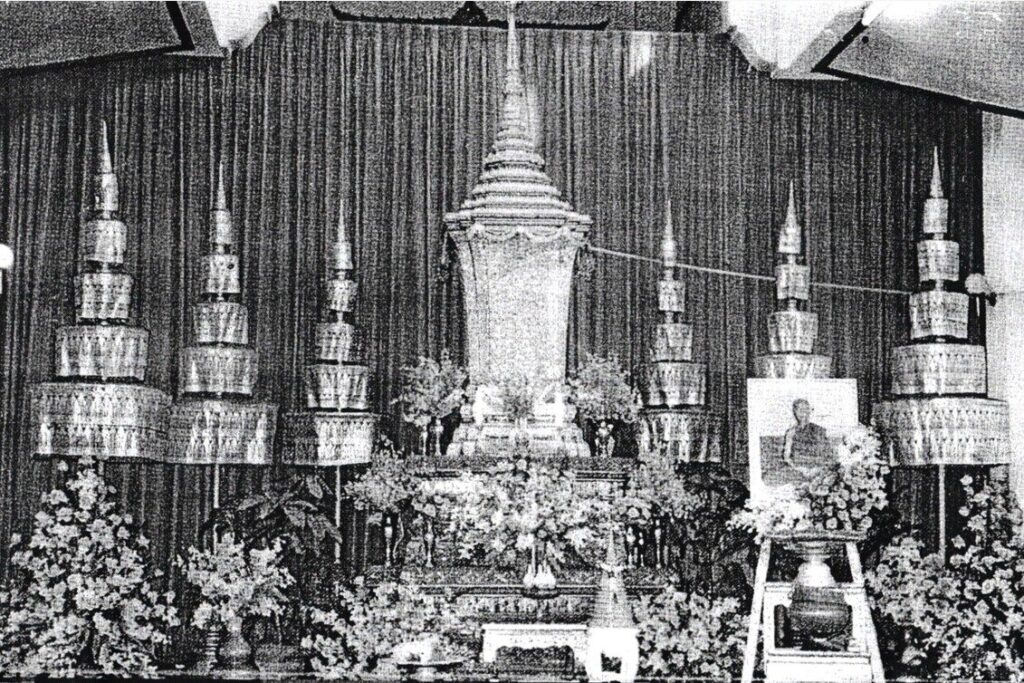 พระโกศ บรรจุพระศพสมเด็จพระยอดแก้วพุทธชิโนรสฯ ณ เมรุหน้าพลับพลาอิศริยากรณ์ วัดเทพศิรินทราวาส