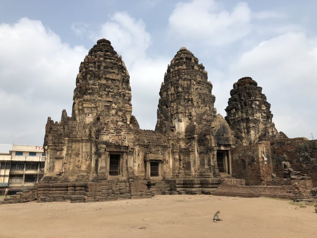 พระปรางค์สามยอด ลพบุรี ปราสาทหิน ปราสาทขอมในไทย