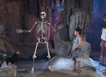น้าผี นางสิบสอง สามเศียร