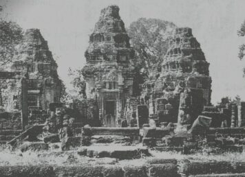 ปราสาทพระโค สร้างโดย พระเจ้าอินทรวรมันที่ 1
