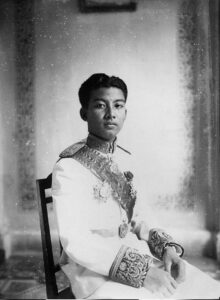 พระบาทสมเด็จพระนโรดม สีหนุ พระมหากษัตริย์กัมพูชา สภาราชบัลลังก์ 