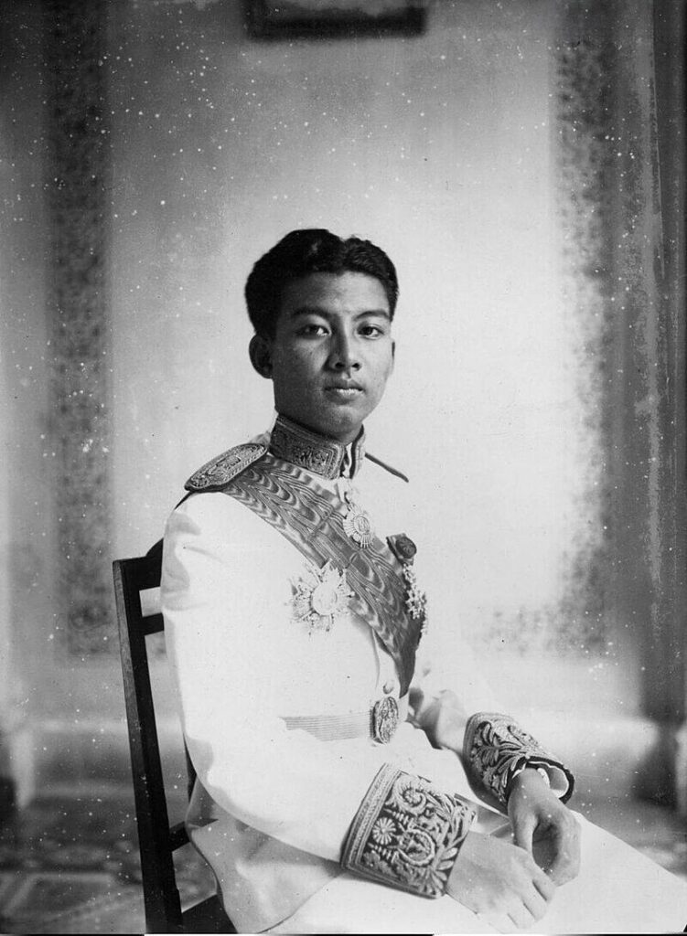 พระบาทสมเด็จพระนโรดม สีหนุ พระมหากษัตริย์กัมพูชา สภาราชบัลลังก์