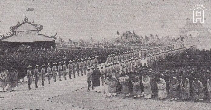 จักพรรดิบ๋าวได๋ เยือน สุสานบรรพบุรุษ ราชวงศ์เหงวียน เมืองทัญฮว้า ประกอบเรื่อง ชื่อประเทศเวียดนาม