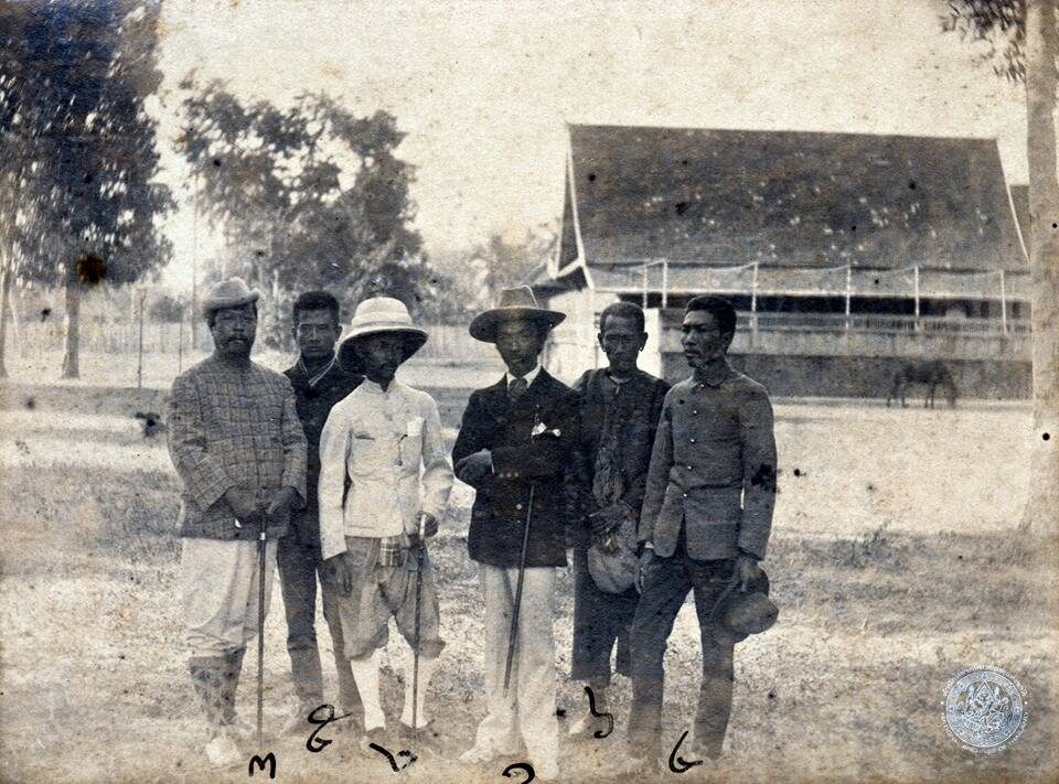 เสด็จตรวจราชการมณฑลพายัพ พ.ศ. 2441 พระยาทอง, เจ้าราชภาติกวงศ์, พระเจ้าบรมวงศ์เธอ กรมหลวงปราจิณกิติบดี, สมเด็จฯ กรมพระยาดำรงราชานุภาพ, เจ้าบุรี และเจ้าบุญวาท คุ้มหลวงเจ้าหลวงล้านนา
