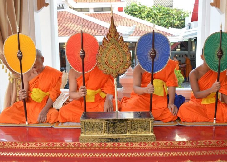 ความหมายของสี “พัดพระพิธีธรรม” และธรรมเนียมโบราณ ความหมายของสีพัดพระพิธีธรรม