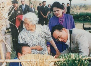 เช็ดหีบพระศพ