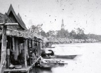 บ้านเรือนแพริมแม่น้ำเจ้าพระยา ประกอบเรื่อง ชุมชนเก่าแก่ที่สุดของกรุงเทพฯ