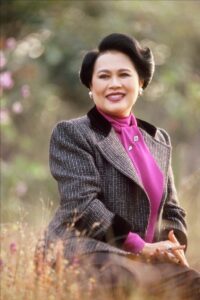 สมเด็จพระบรมราชชนนีพันปีหลวง ผ้าไทย ผัดเล่าปี่