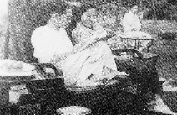 พระบาทสมเด็จพระปกเกล้าเจ้าอยู่หัว และ สมเด็จพระนางเจ้ารำไพพรรณี พระบรมราชินี เจ้านายไทย