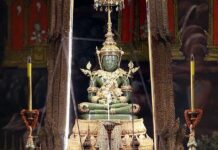พระราชพิธีเปลี่ยนเครื่องทรงพระแก้วมรกต