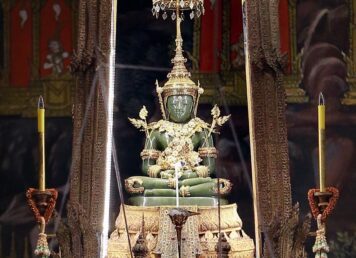 พระราชพิธีเปลี่ยนเครื่องทรงพระแก้วมรกต