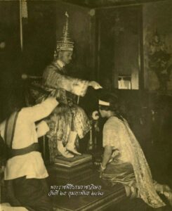 พระราชพิธีสถาปนาสมเด็จพระนางเจ้ารำไพพรรณี พระบรมราชินี สมเด็จฯ เจ้าฟ้าวไลยอลงกรณ์ ทรง เป็น ที่ปรึกษาฉลองพระองค์