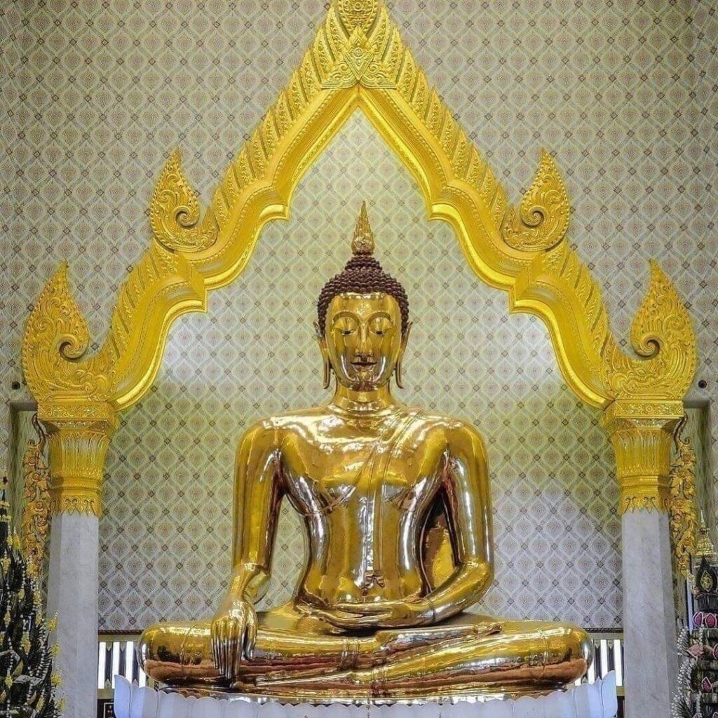 พระพุทธมหาสุวรรณปฏิมากร หรือหลวงพ่อทองคำสุโขทัยไตรมิตร