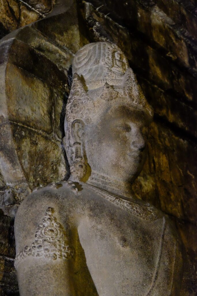 ประติมากรรมพระโพธิสัตว์อวโลกิเตศวรที่จัณฑิเมนดุต