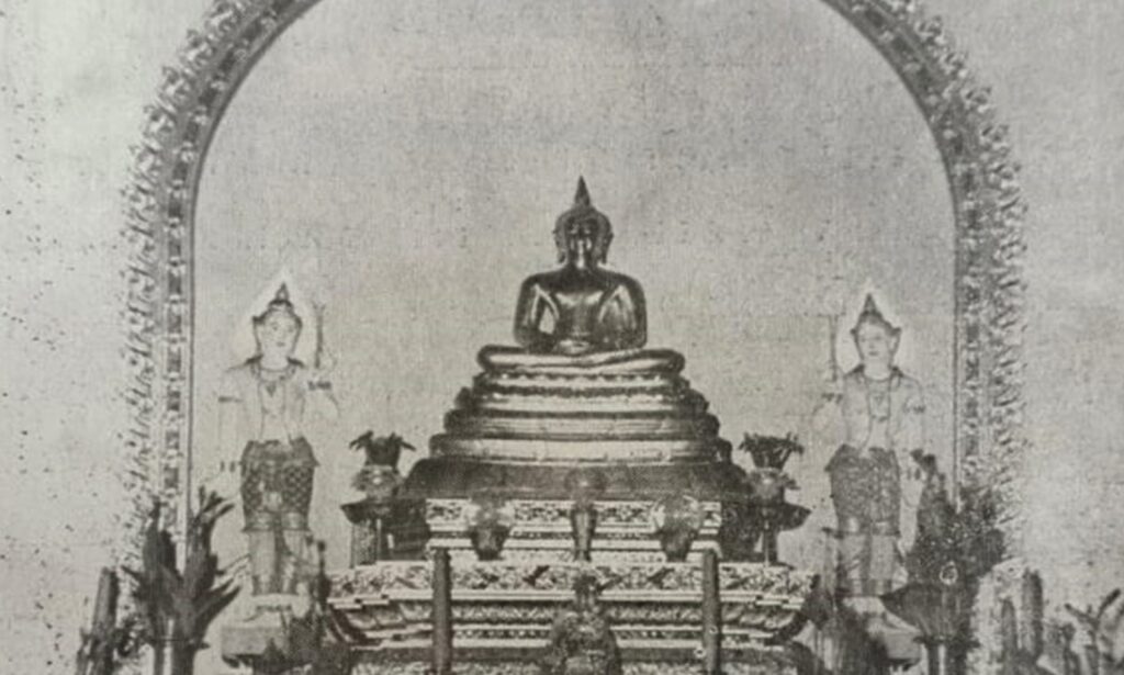 พระพุทธสิหิงค์ รัชกาลที่ 1 ใน พระอุโบสถวัดพระศรีมหาธาตุ