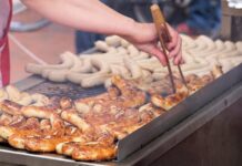 รู้ก่อนกิน เปิดที่มา และเรื่องราวของ “ดูโอ้ไส้กรอกเยอรมันชื่อดัง” ไส้กรอก ร้านอาหาร ประกอบเรื่อง ไส้กรอกเยอรมัน