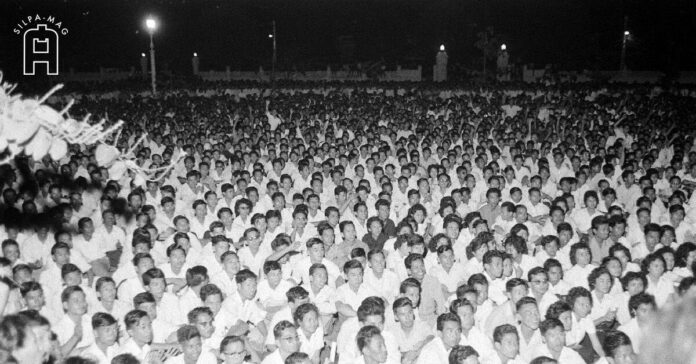 Cover photo การชุมนุมประท้วงการเลือกตั้งสกปรกที่ทำเนียบรัฐบาล เมื่อวัน 2 มีนาคม 2500 ประกอบเรื่อง บัตรเขย่ง