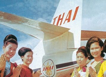 พนักงานต้อนรับ การบินไทย ทศวรรษ 2500 ประกอบเรื่อง ฟ้าไทยในยุคบุกเบิก