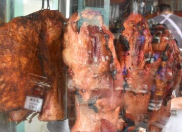 ข้าวหมูแดง นครปฐม เมนูรสเลิศ