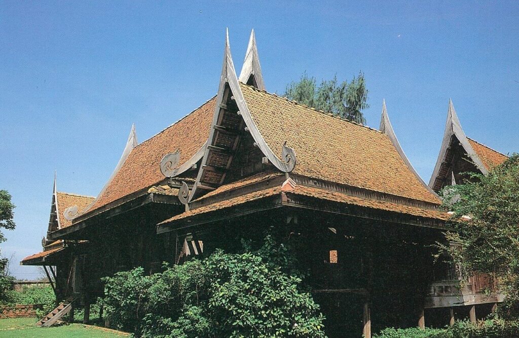 เรือนทับขวัญ จังหวัดนครปฐม บ้านเรือนไทยแบบทวารวดี พระตำหนักทับขวัญ