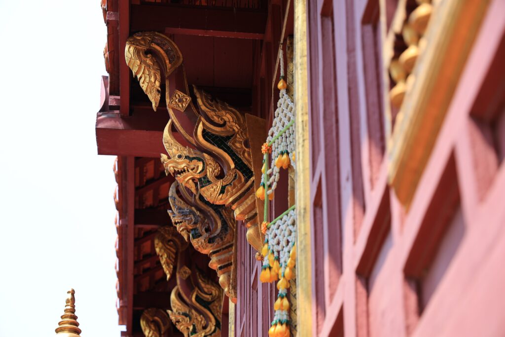 คันทวยรูปหัวนาค ตำหนักจันทน์ หอพระไตรปิฏก วัดระฆังโฆสิตารามวรมหาวิหาร