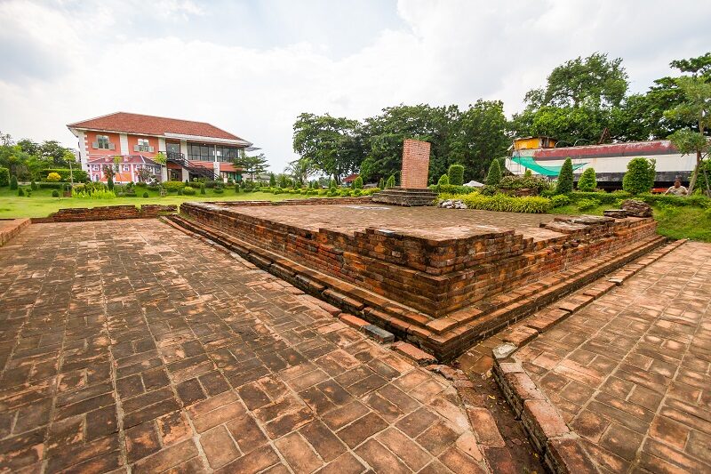 พื้นที่บ้านฮอลันดา ด้านหลังคืออาคารพิพิธภัณฑ์ศูนย์การเรียนรู้