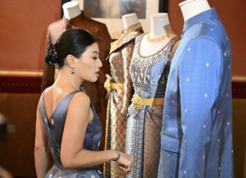 ไอคอนสยามน้อมสำนึกในพระมหากรุณาธิคุณ จัดงานผ้าไทยเดือนแม่