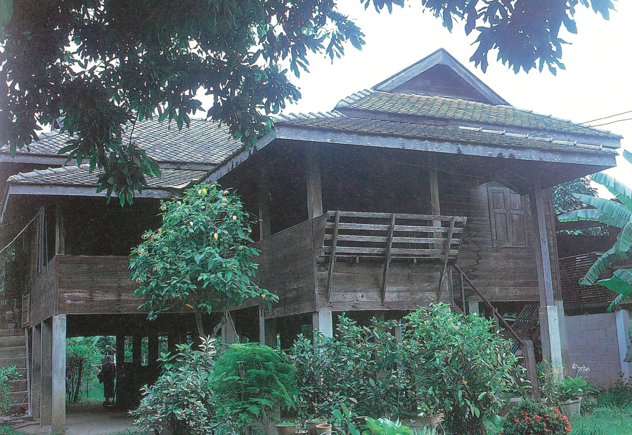 เรือนสมัยกลาง เรือนโบราณภาคเหนือ ลำพูน ตะวันตก
