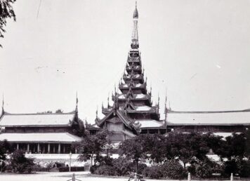 ท้องพระโรงสำหรับออกว่าราชการในพระราชวังมัณฑะเลย์ ประกอบเรรื่อง กฎมณเฑียรบาลราชสำนักพม่า
