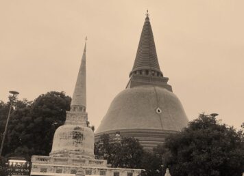 พระบรมธาตุเจดีย์ นครศรีธรรมราช องค์จำลอง รัชกาลที่ 4 โปรดฯ ให้สร้างไว้ที่วัดพระปฐมเจดีย์ พระบรมธาตุเจดีย์ นครศรีธรรมราช