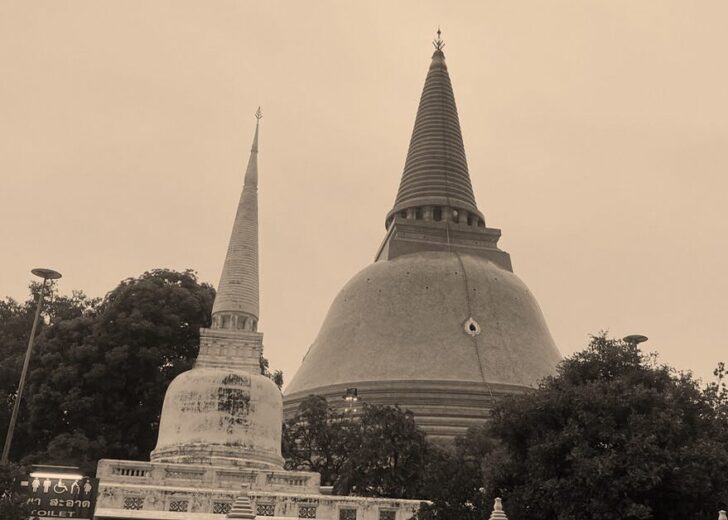 พระบรมธาตุเจดีย์ นครศรีธรรมราช องค์จำลอง รัชกาลที่ 4 โปรดฯ ให้สร้างไว้ที่วัดพระปฐมเจดีย์ พระบรมธาตุเจดีย์ นครศรีธรรมราช