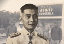 ผู้ว่าฯ สงขลาช่วงสงครามโลกครั้งที่ 2 ถูกกองทัพญี่ปุ่นรบกวนทั้งวันทั้งคืน ต้องคอยจัดการเรื่องวุ่นวายจนผมเปลี่ยนสี หลวงอังคณานุรักษ์ (สมถวิล เทพาคำ) และทหารญี่ปุ่นที่สถานีรถไฟสงขลาช่วงสงครามมหาเอเชียบูรพา (ภาพจาก "อนุสรณ์จากหลวงอังคณานุรักษ์" และ UNESCO)